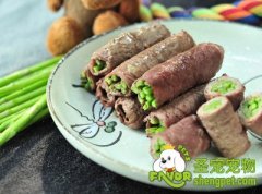 狗狗营养大餐自制牛肉芦笋卷