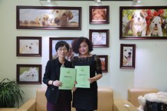 呼和浩特马女士成功签约加盟圣宠宠物连锁