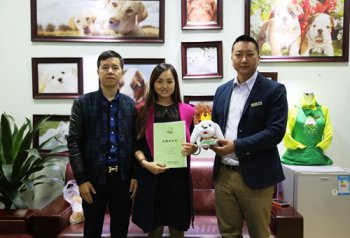 昆山戴女士成功签约圣宠宠物连锁店