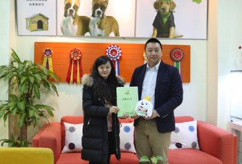 义乌龚女士成功签约圣宠宠物连锁店