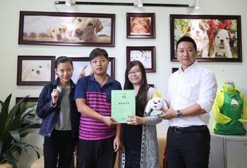 银川鲁女士成功签约圣宠宠物连锁店