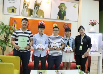 云南德宏李女士、杨女士成功签约圣宠宠物连锁店