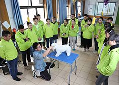 美容班老师指导