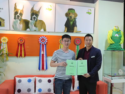 重庆的臧先生成功签约加盟圣宠宠物宠
