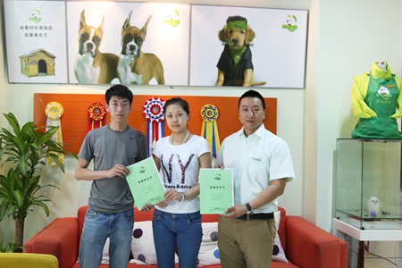 呼伦贝尔杨先生成功签约圣宠宠物连锁