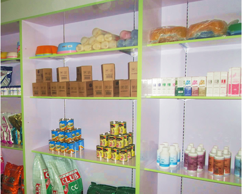 圣宠蚌埠固镇宠物店宠物产品展示区