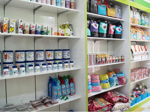 圣宠上海长宁区长宁路宠物店产品展示区