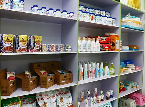 圣宠上海巨峰路宠物店产品展示区