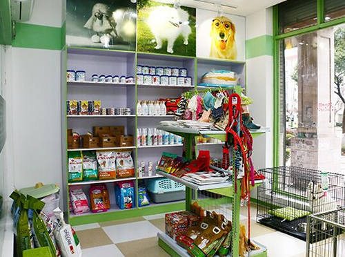 圣宠上海巨峰路宠物店产品展示区