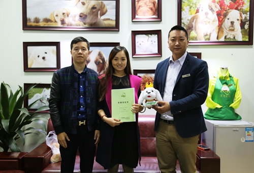 昆山戴女士成功签约圣宠宠物连锁店