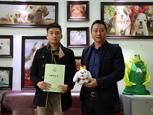 海口刘女士成功签约圣宠宠物连锁店