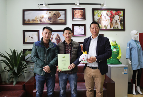 湖北恩施谭先生成功签约圣宠宠物连锁店