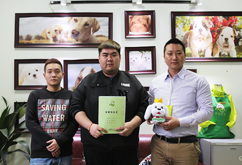 郑州王先生成功签约圣宠宠物连锁店