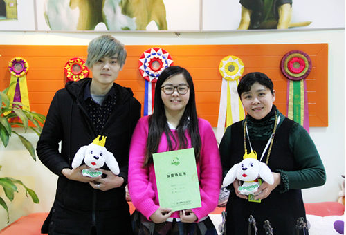 河南信阳李女士成功签约圣宠宠物连锁店