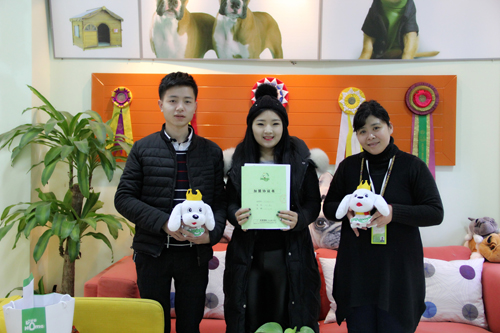 四川眉山胡女士成功签约圣宠宠物连锁店