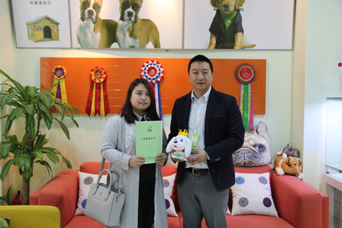 内蒙古包头徐女士成功签约圣宠宠物连锁店